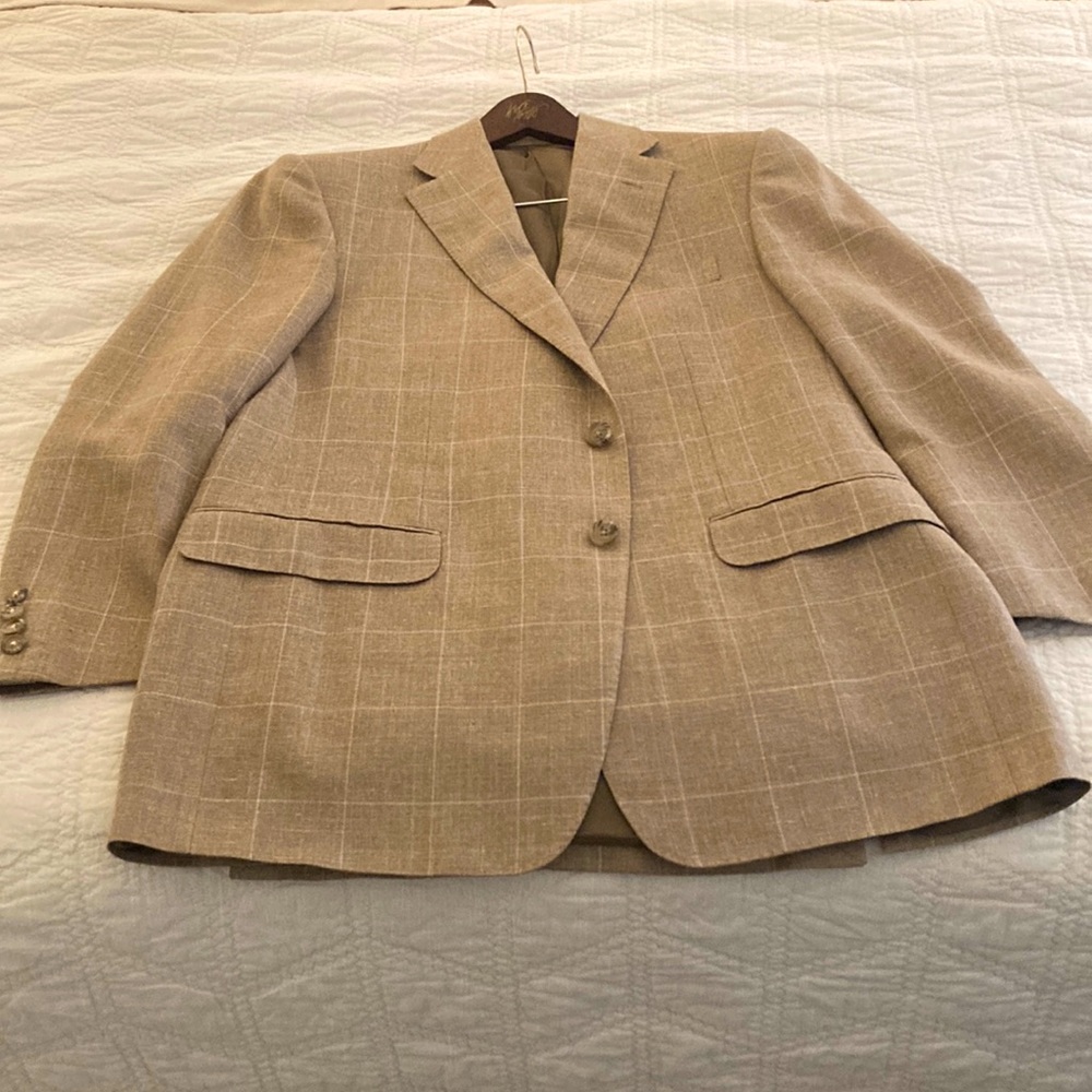 Corneliani suit jacket for men! Size 38R in pristine condition.